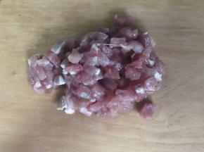 猪瘦肉切成丁