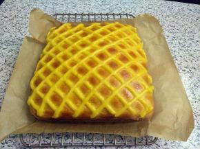 上色满意就出炉，把面包放到凉架上晾凉