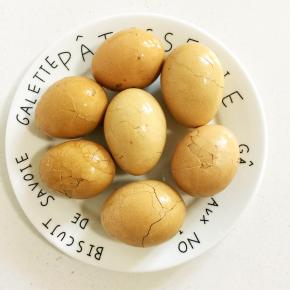 煮好的鸡蛋味道还不错哦！