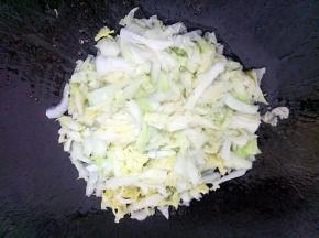 再放入白菜翻炒