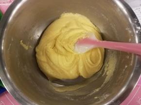 快速拌匀至面糊光滑即可。