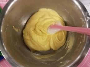 快速拌匀至面糊光滑即可。
