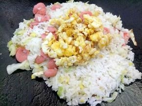 最后加入备用的鸡蛋后再按个人口味加入盐和酱油