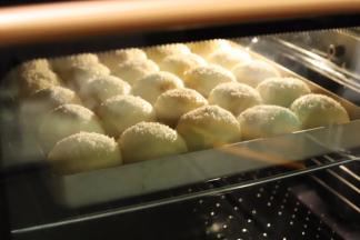 烤箱170度上下火，中层，烘烤20分钟左右