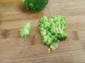 取出来切成小粒