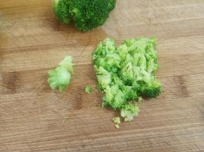 取出来切成小粒