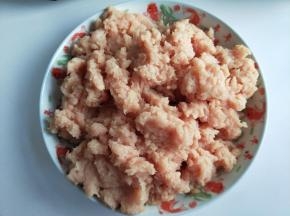 取出肉泥。