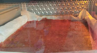 预热好烤箱180度，上下火烤十分钟。