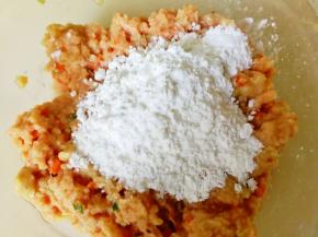 牛肉沫加一点芡粉