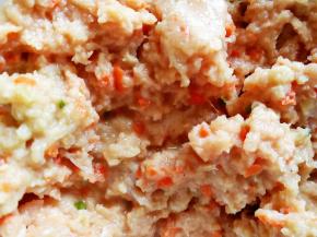 用筷子往一个方向搅打，起粘劲就可以了