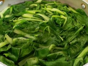 放入蔬菜，开小火