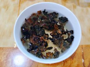 梅菜干放开水泡10分钟