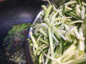 加入南瓜丝炝炒