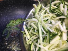 加入南瓜丝炝炒