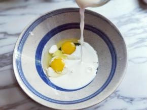 再加入牛奶。(纯牛奶)