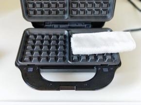 看几乎不需要清洗，用百洁布擦擦就干干净净。