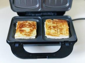 煎至金黄即可断电取出。