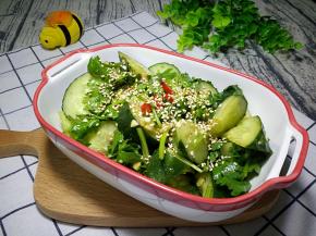 来一张美味的凉拌黄瓜图。