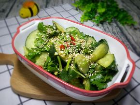 撒上一些白芝麻更香。