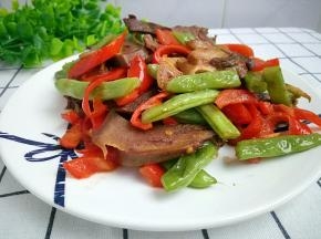 一道美味的四季豆酱招财制作完成。