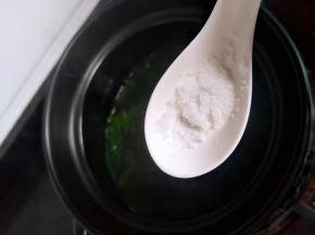 放入适量的盐就可以喝了