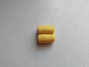 一直卷到中心位置靠紧