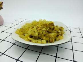 雪菜去前半部分，前面的脆，叶子可以炒肉丝吃