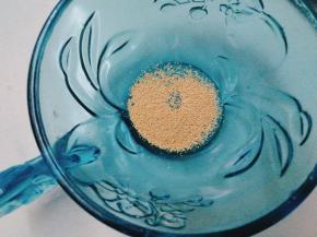 发酵粉加适量白糖