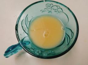 用温水化开静止片刻 等待激发