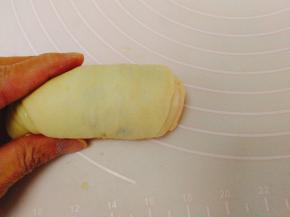 把所有的面叶卷成圆柱