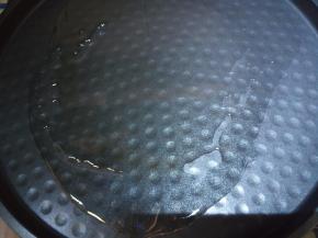 电饼铛放适量油烧热。