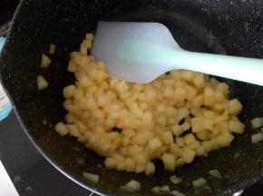 翻炒至变粘稠