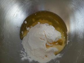 油酥部分，将所有材料混合均匀至无干粉