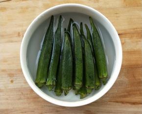 淡盐水泡一会。