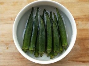 淡盐水泡一会。