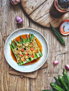 撒上小米辣。
～喜辣者多放哈！