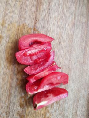 西红柿也盐切成丁