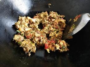 加入盐炒均匀
