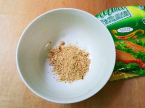 取14克孜然烤肉料粉放入碗中