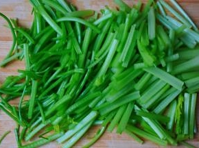 香芹清洗干净切寸段