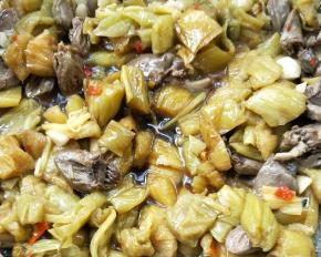 加适量生抽翻炒入味。