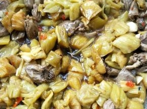 加适量生抽翻炒入味。