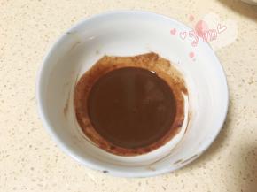 可可粉+1小勺热少搅匀；