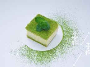 将蛋糕分切成自己喜欢的大小即可食用