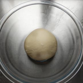 揉好的面团开始第一次发酵