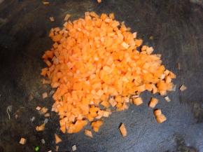 胡萝卜去皮切碎