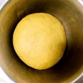 揉到“三光”状态，加盖室温发酵