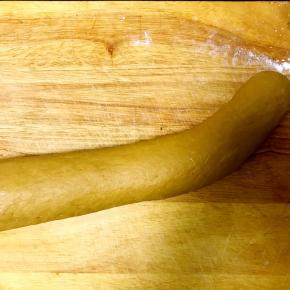 放入面板排气，揉成长条