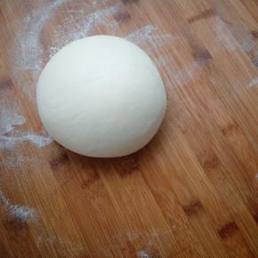 收拢成一个圆形面团