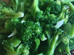 焯好立即过凉水，然后控干水份。